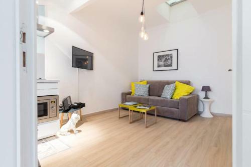 Charming 1 Bedroom Apartment Center