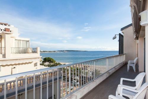 Apartamentos Violet, Bord de Mer