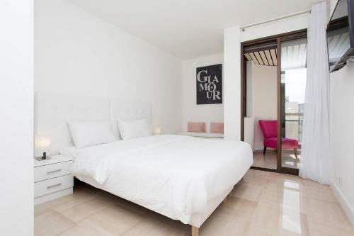 Apartamento Carlton: New 2 Beds/ 2 Baths W/ Side Sea View