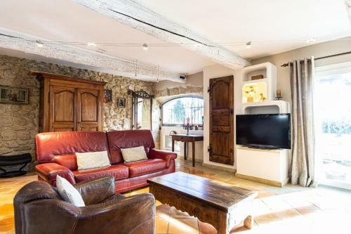Stunning Property Between Alpilles And Luberon