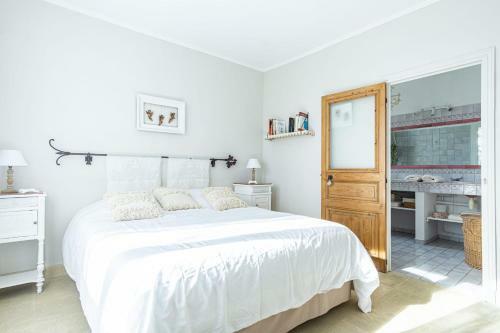 Stunning Property Between Alpilles And Luberon