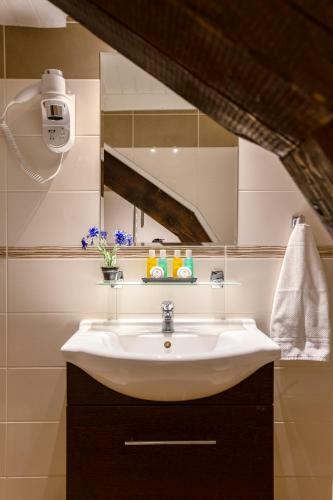 Hotel Chalet H�tel La Sapini�re
