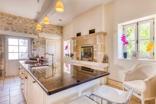 Clairac Chateau Sleeps 15 With Pool And Wifi