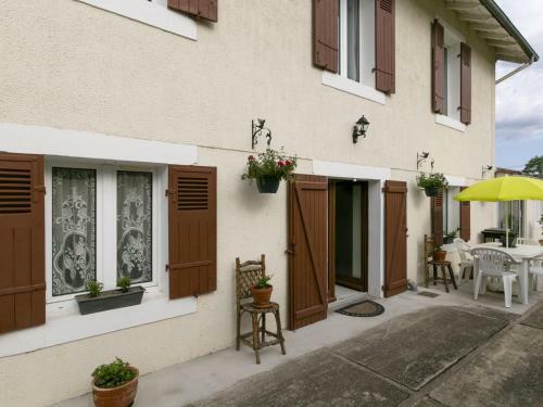 Pretty Holiday Home In Dax With Garden