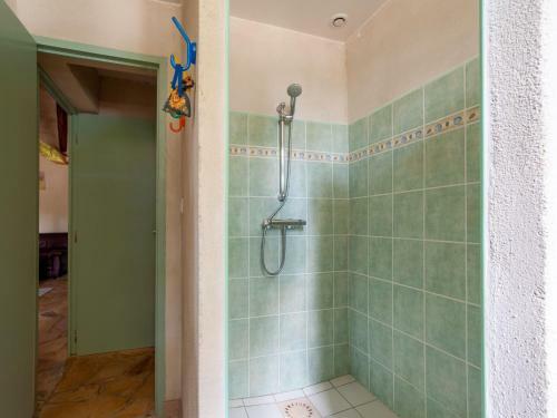 Garden-view Holiday Home In D�gagnac With Jacuzzi