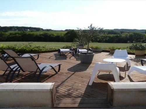 Garden-view Holiday Home In D�gagnac With Jacuzzi