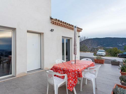 Comfortable Home In Drap With Pool, 15 Min From The Beach