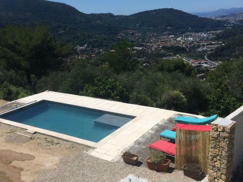 Comfortable Home In Drap With Pool, 15 Min From The Beach