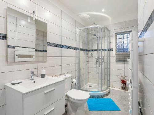 Comfortable Home In Drap With Pool, 15 Min From The Beach
