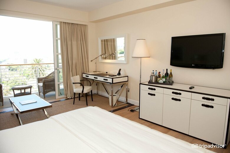 Mr. C Hotel At Beverly Hills