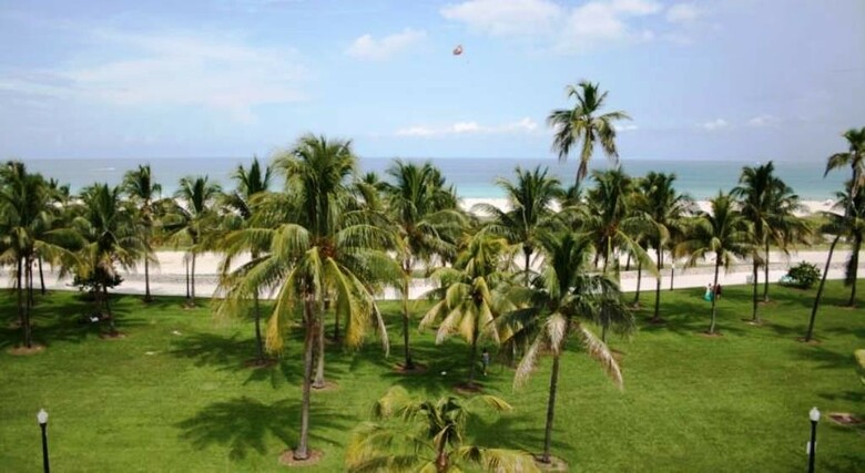 Hotel Crescent Resort
