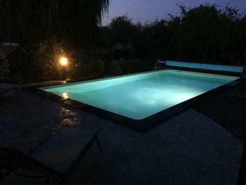 G�te Estissac, 3 Pi�ces, 4 Personnes - Fr-1-543-82