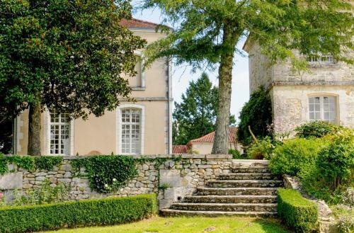 Filouane Chateau Sleeps 16 Pool Wifi