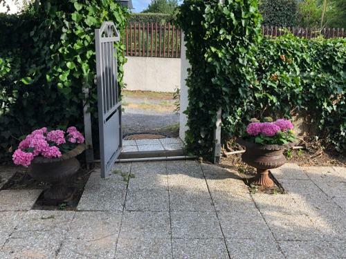 Hostal Le Petit Chateau