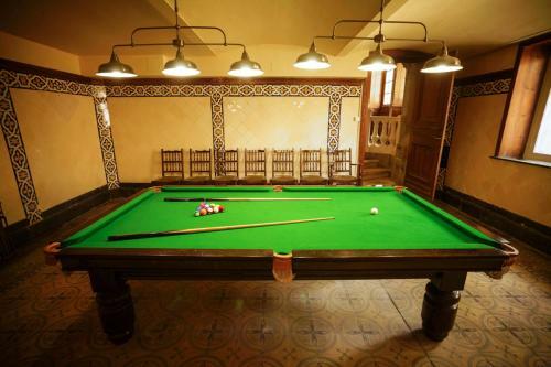 Hallines Chateau Sleeps 26 Wifi