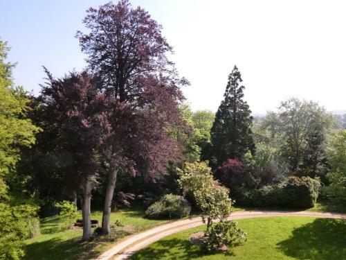 Hostal Chateau de Hi�ville