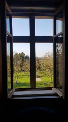 Hostal Chateau de Hi�ville