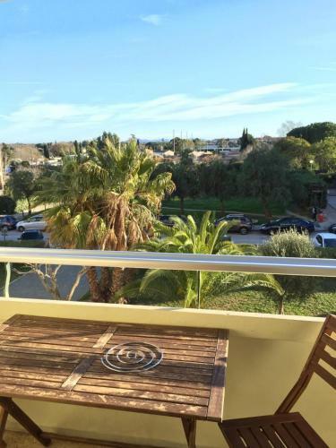 Apartamento Flat With Loggia At 10min From The Beach