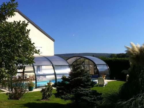 Tranquil Holiday Home In Joigny Sur Meuse With Pool