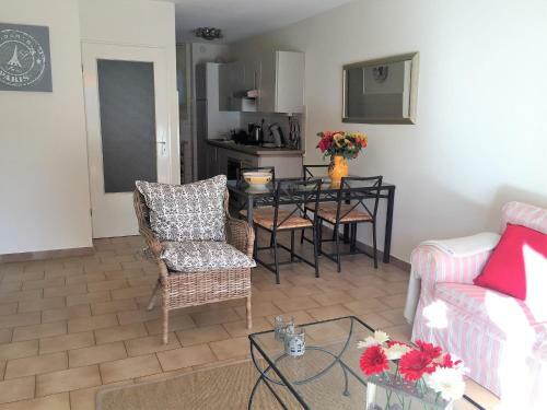 Modern Apartment In Juan-les-pins With Large Pool
