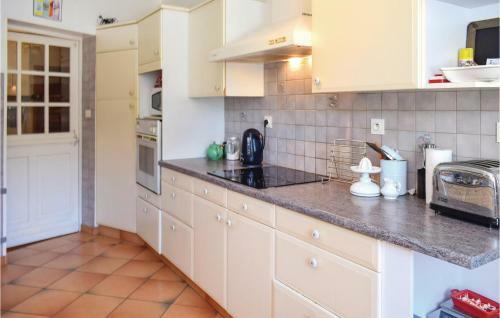 Four-bedroom Holiday Home In Labatut Riviere