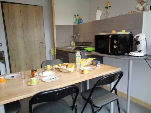 Apartamento Appartement Marcilly-le-ch�tel, 1 Pi�ce, 14 Personnes - Fr-1-496-214