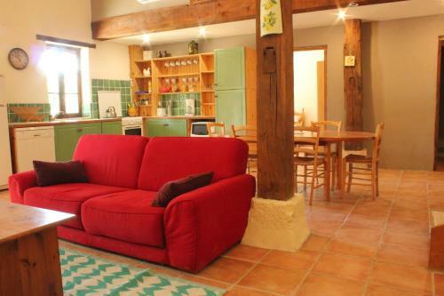 Inviting 3-bed House In Lacapelle Biron