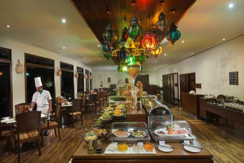 Al Falaj Hotel