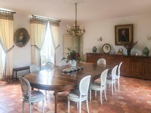 La Garnache Villa Sleeps 20 With Pool And Wifi