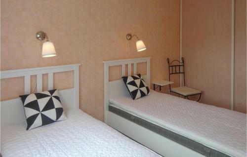 Four-bedroom Holiday Home In Lamalou Les Bains