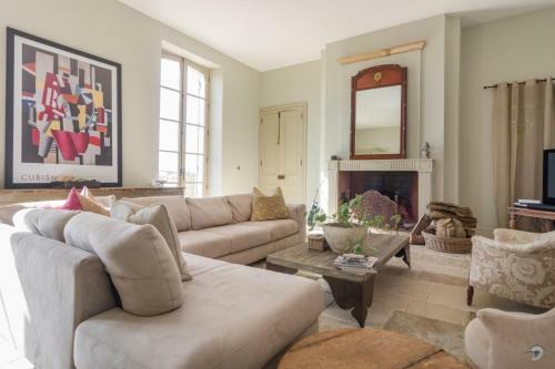 Larroque-sur-l'osse Villa Sleeps 8 With Pool