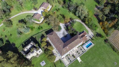 Larroque-sur-l'osse Villa Sleeps 8 With Pool
