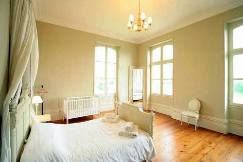 Laugnac Chateau Sleeps 18 Pool Wifi
