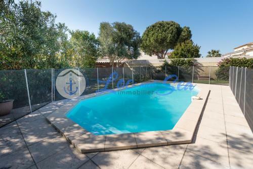 Maison Flamants Roses Avec Piscine