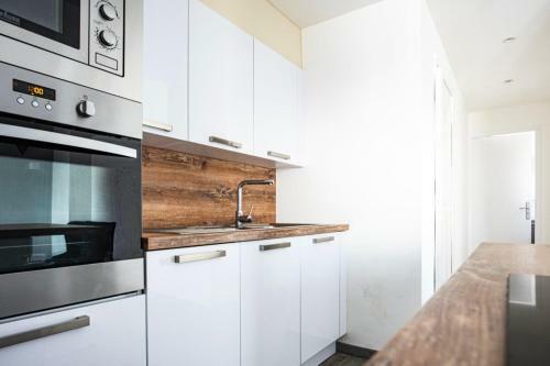 Nice Bright Apartment Next To The Beach