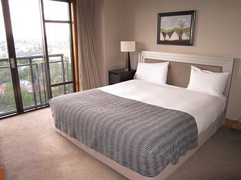 Metro Suites Apartment Hotel