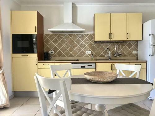 Captivating Villa In Le Plan-de-la-tour With Swimming Pool