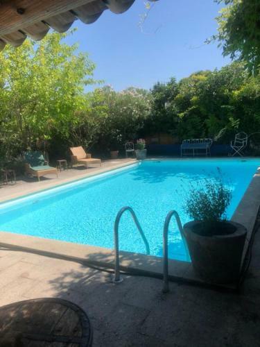 Large Exceptional House With Swimming Pool