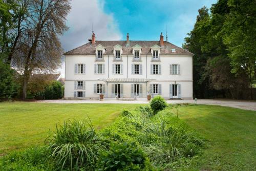 Levernois Chateau Sleeps 20 Pool Air Con Wifi