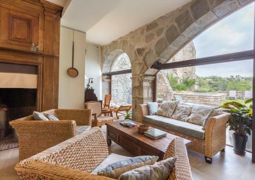 Limousis Chateau Sleeps 12 Pool Wifi