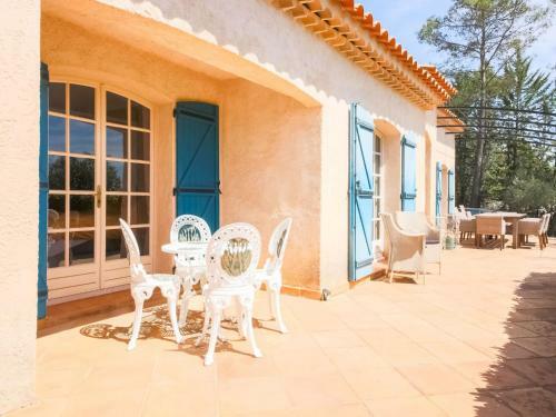 Authentic Holiday Home In Lorgues With Garden