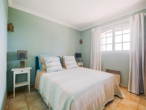 Authentic Holiday Home In Lorgues With Garden