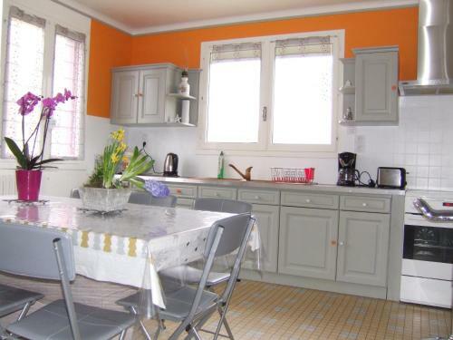 Villa Grande Maison 4 Chambres Doubles, Wifi, Jardin, Parking