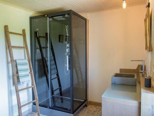 Rustic Holiday Home In Loubejac With Jacuzzi