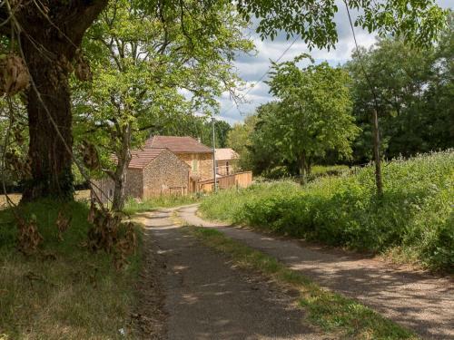 Rustic Holiday Home In Loubejac With Jacuzzi