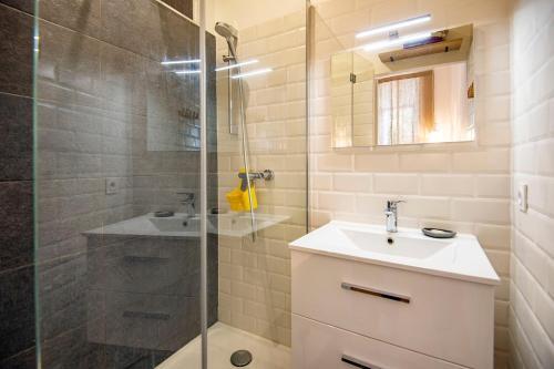 Bright Apartment At 10 Min From The Beach