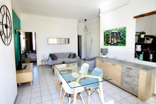 Large Apartment With Quiet Terrace
