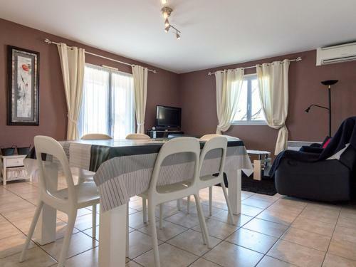 Maison M�ze, 4 Pi�ces, 6 Personnes - Fr-1-604-19