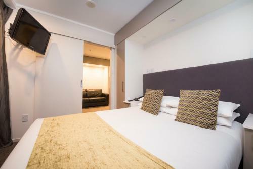 Quest On Johnston Serviced Apartments