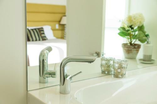 Bed & Breakfast The Establishment Boutique Accommodation